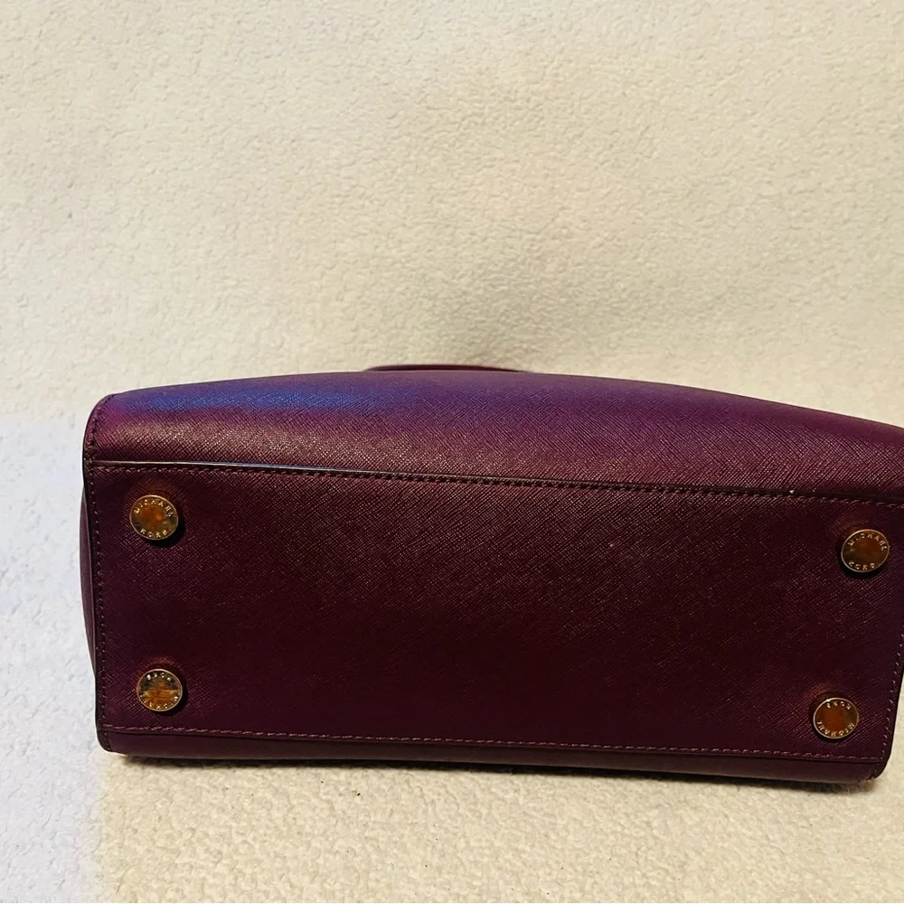 Michael Kors Selma Medium Saffiano Leather Satchel. - Picture 12 of 14